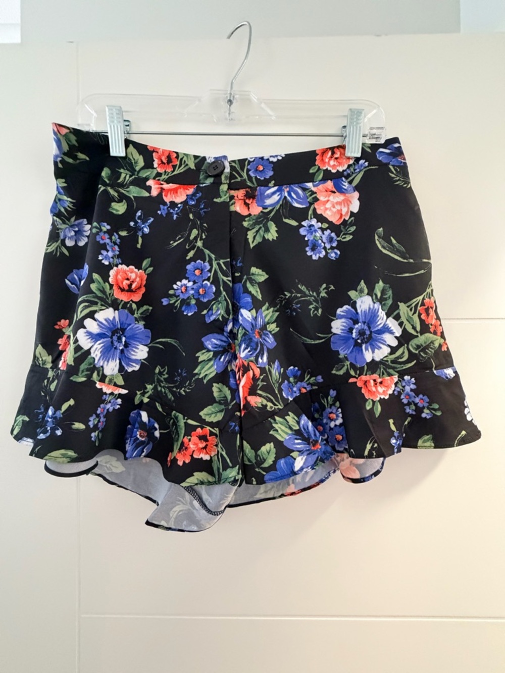 Sans Souci Black Floral Ruffle Hem Shorts